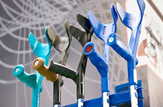 Photo d'illustration : plusieurs béquilles